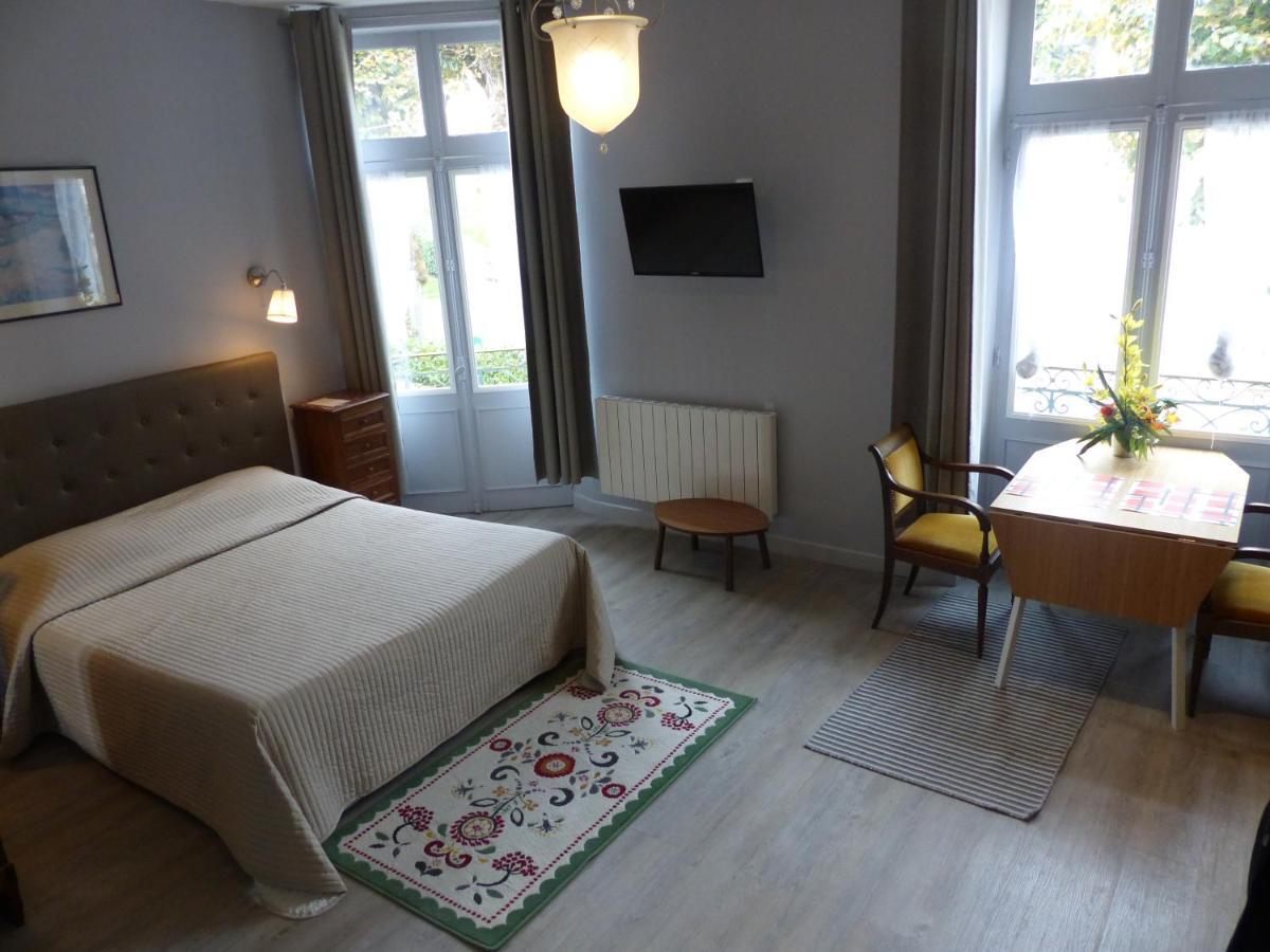 Hotel Des Thermes Bourbon-lʼArchambault 외부 사진