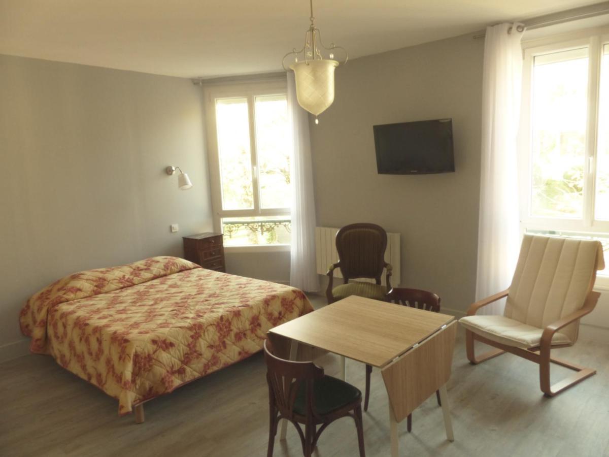 Hotel Des Thermes Bourbon-lʼArchambault 외부 사진